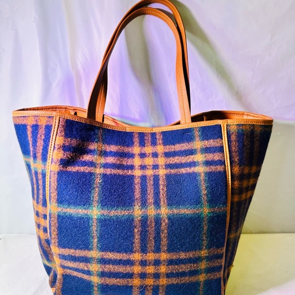 Shiraleah Handbags - Shiraleah Navy and Tan Plaid Tote